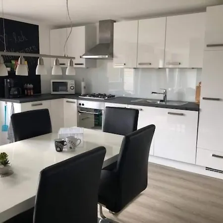 Сasa de vacaciones For Family Vacation Sint Maartensvlotbrug